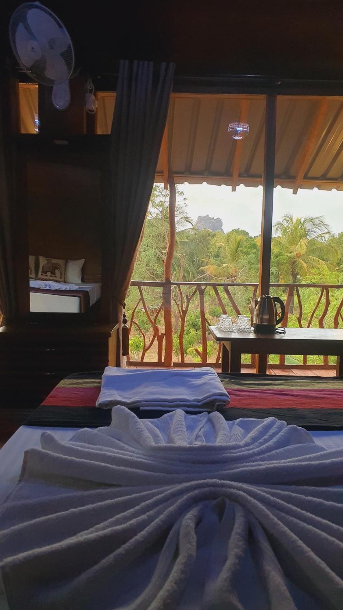 Villa Sigiriya Rock View Tree House Exterior foto